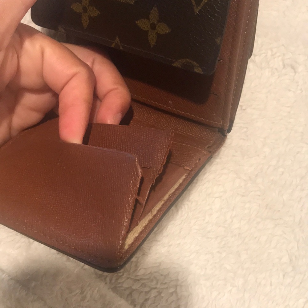 Louis Vuitton Authentic Organizer Bifold Wallet - Picture 8 of 8